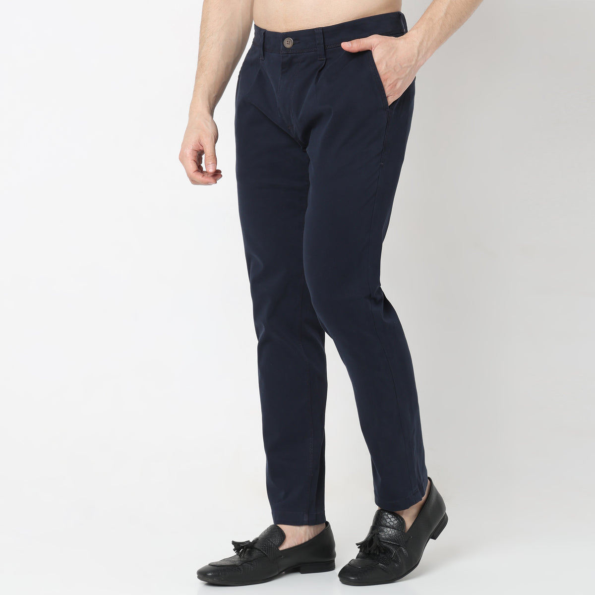 Regular Fit Solid Mid Rise Chinos