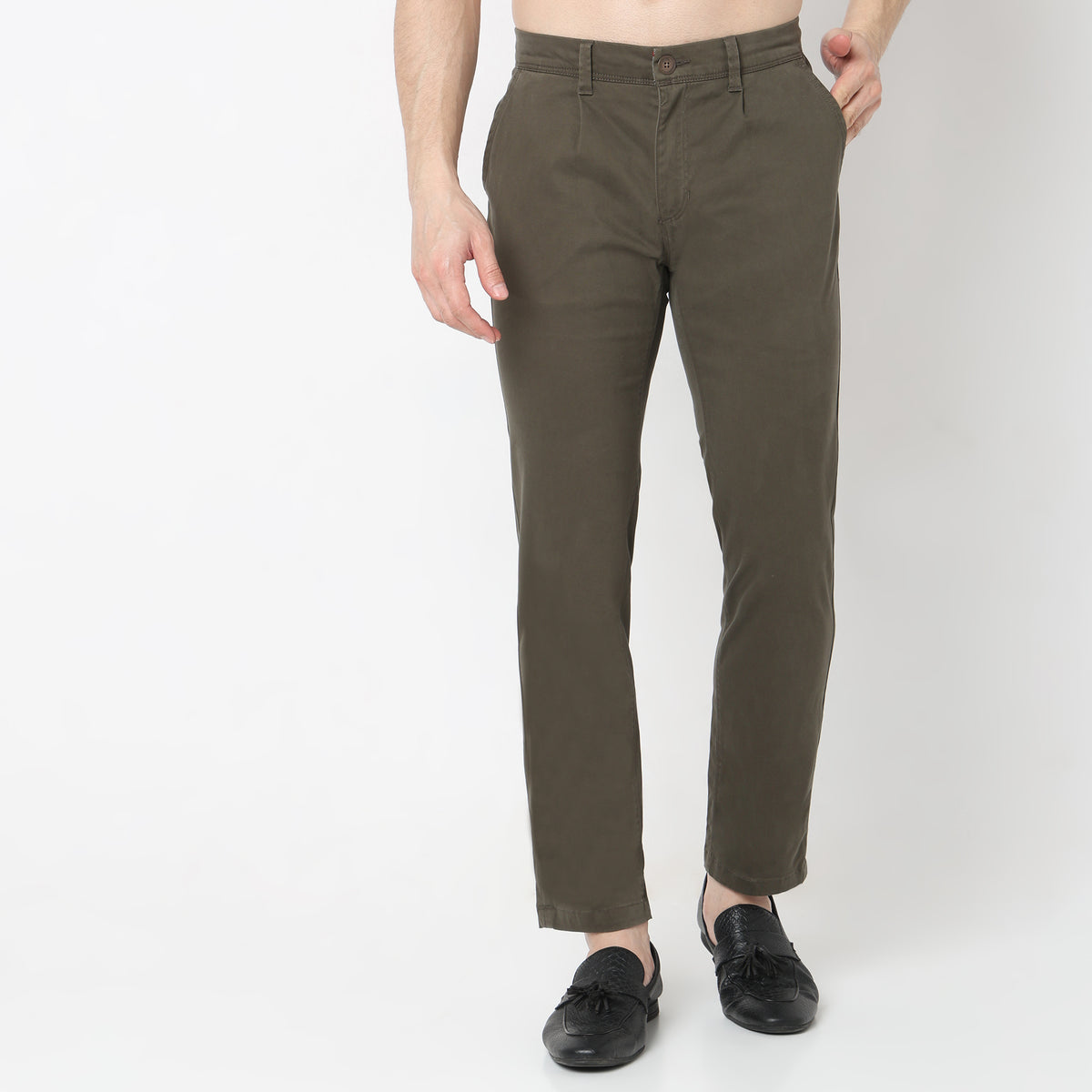 Regular Fit Solid Mid Rise Chinos