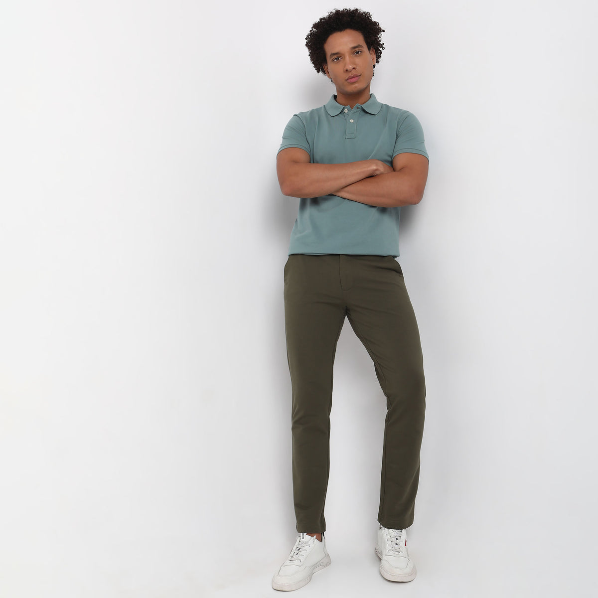 Regular Fit Solid Mid Rise Chinos