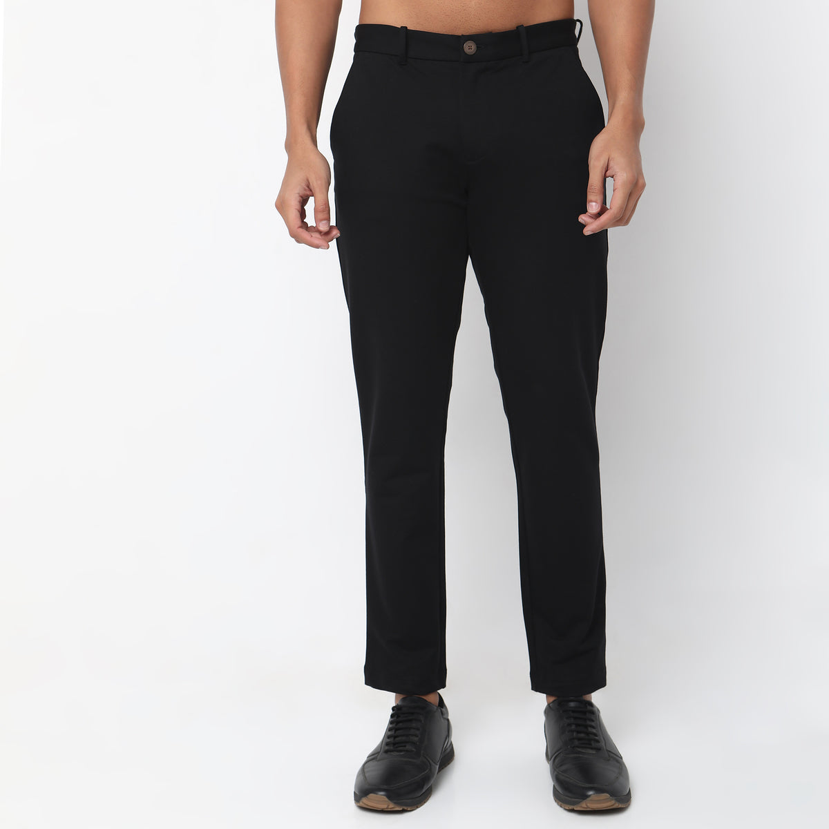 Regular Fit Solid Mid Rise Chinos