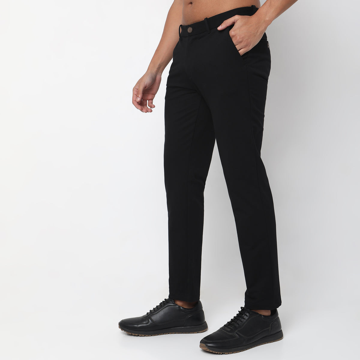 Regular Fit Solid Mid Rise Chinos