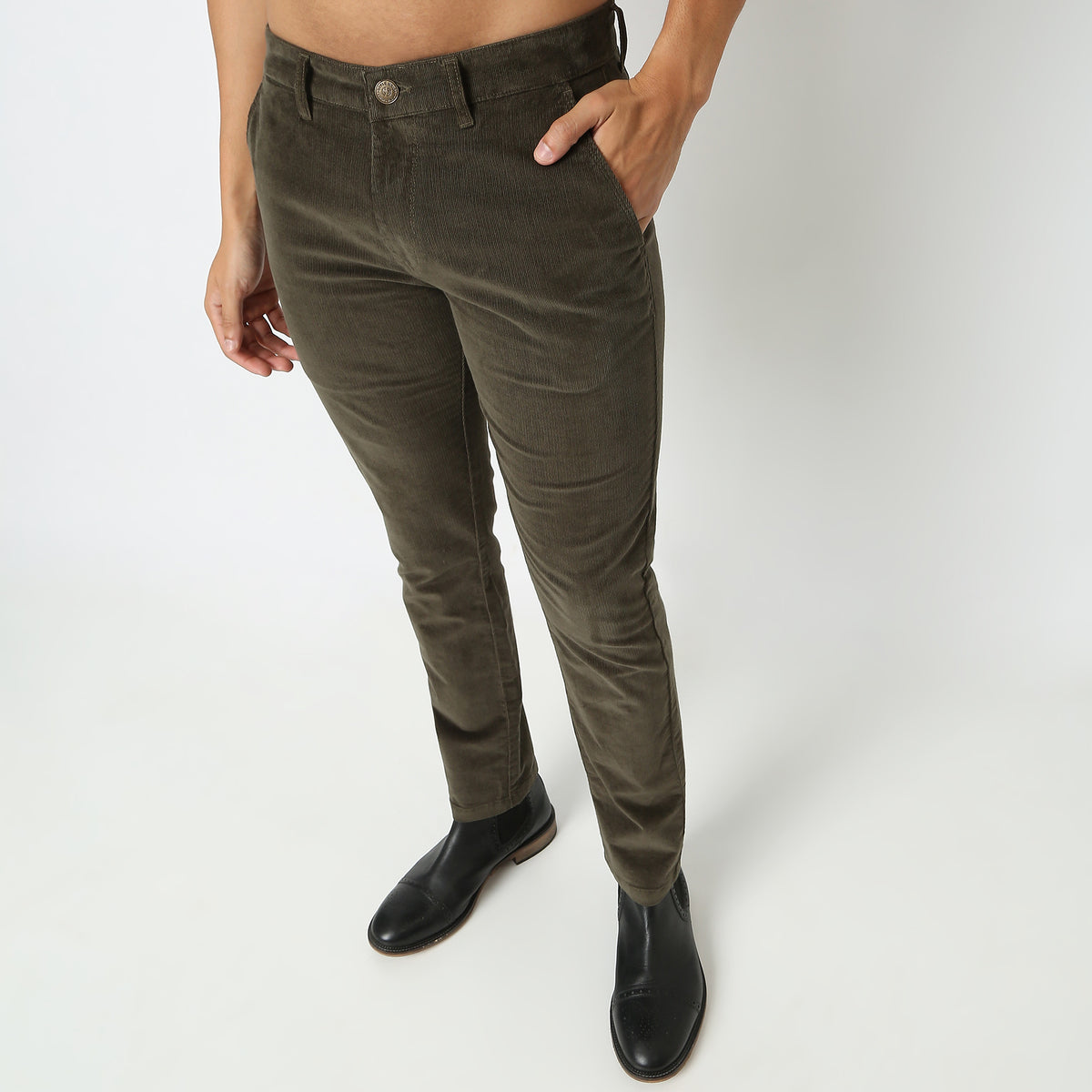 Regular Fit Solid Mid Rise Chinos