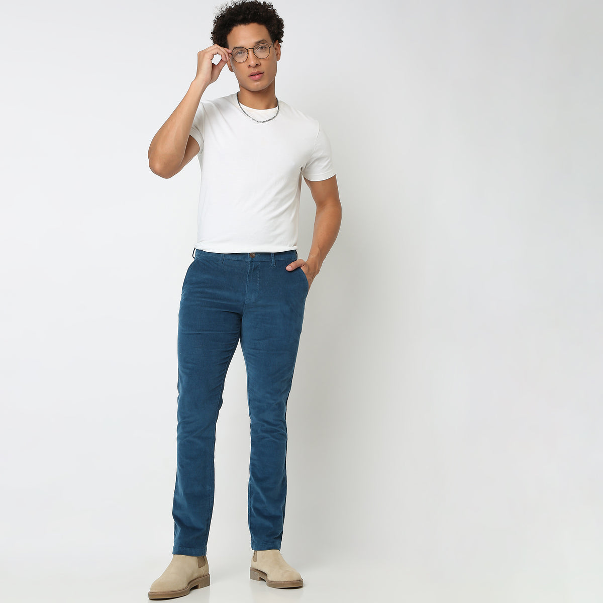 Regular Fit Solid Mid Rise Chinos