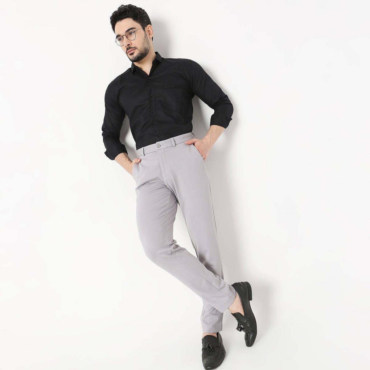 Regular Fit Solid Mid Rise Chinos