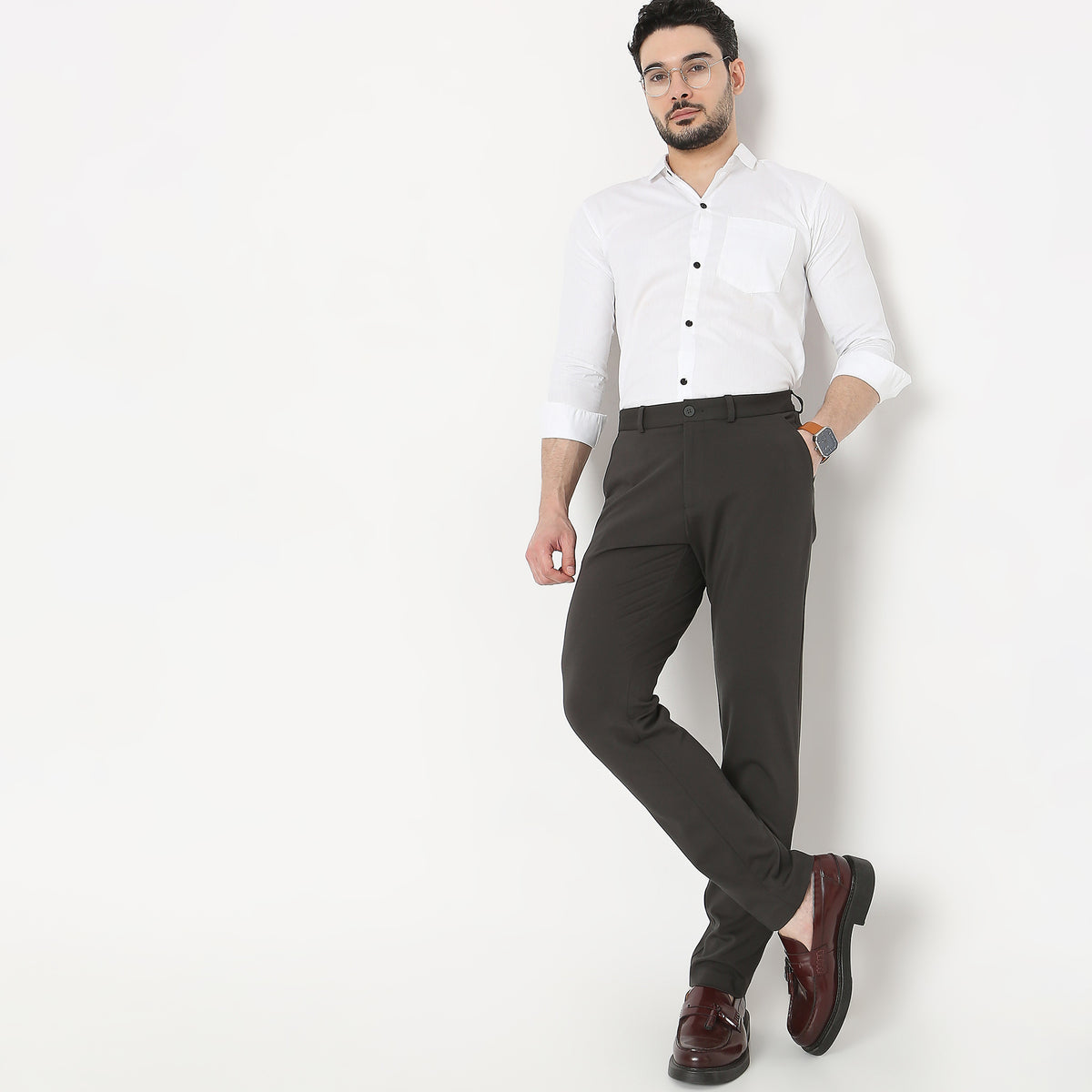 Regular Fit Solid Mid Rise Chinos