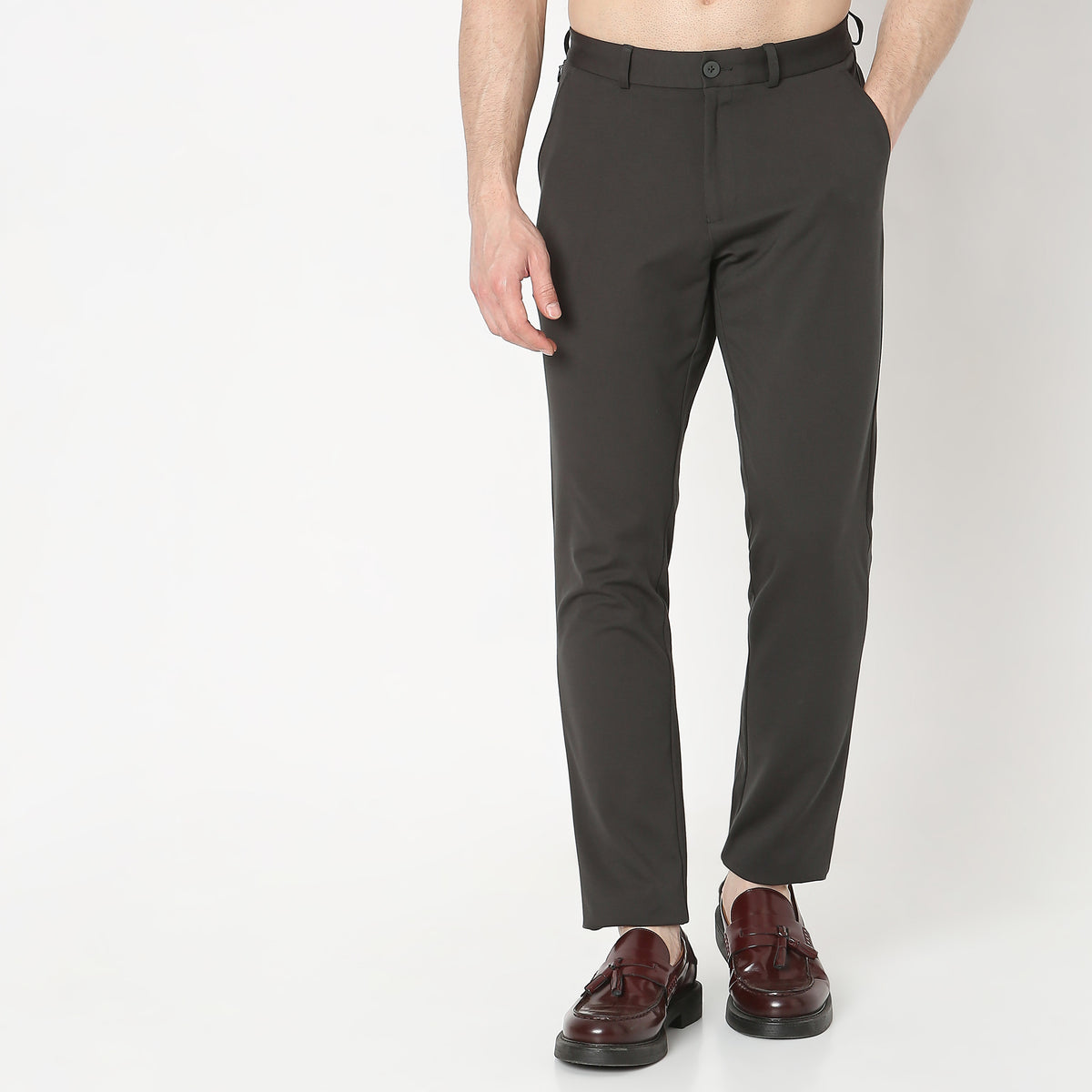 Regular Fit Solid Mid Rise Chinos