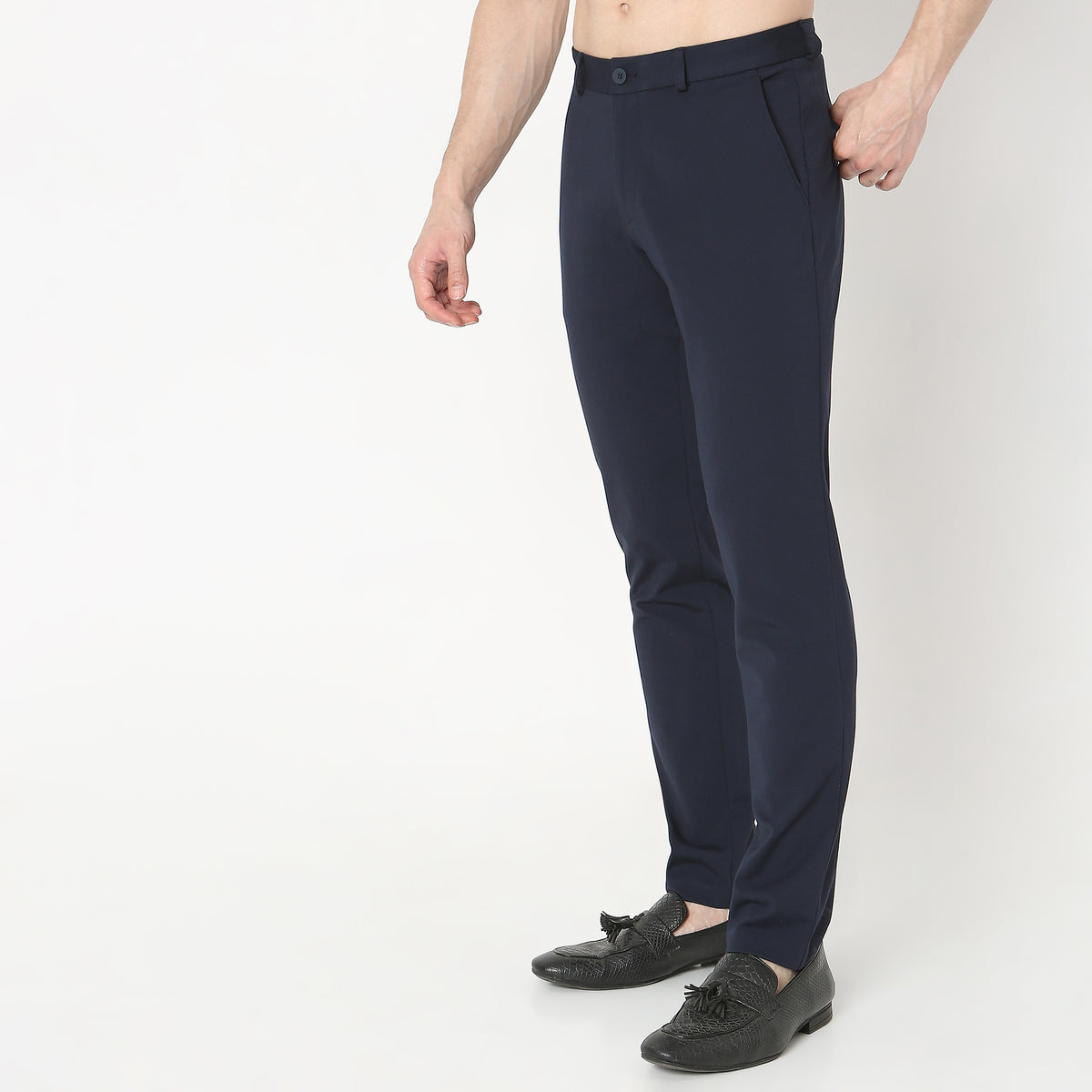 Regular Fit Solid Mid Rise Chinos