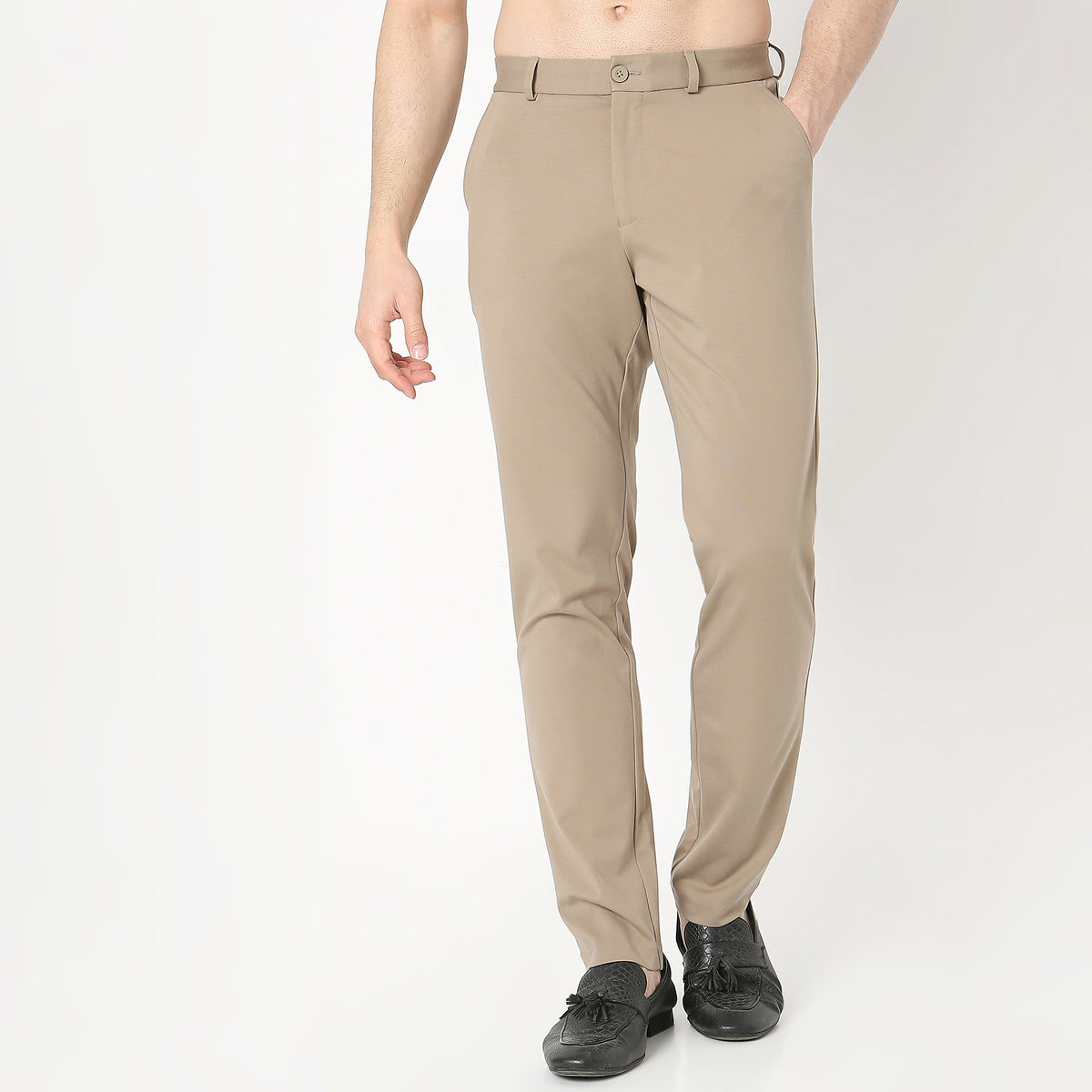 Regular Fit Solid Mid Rise Chinos