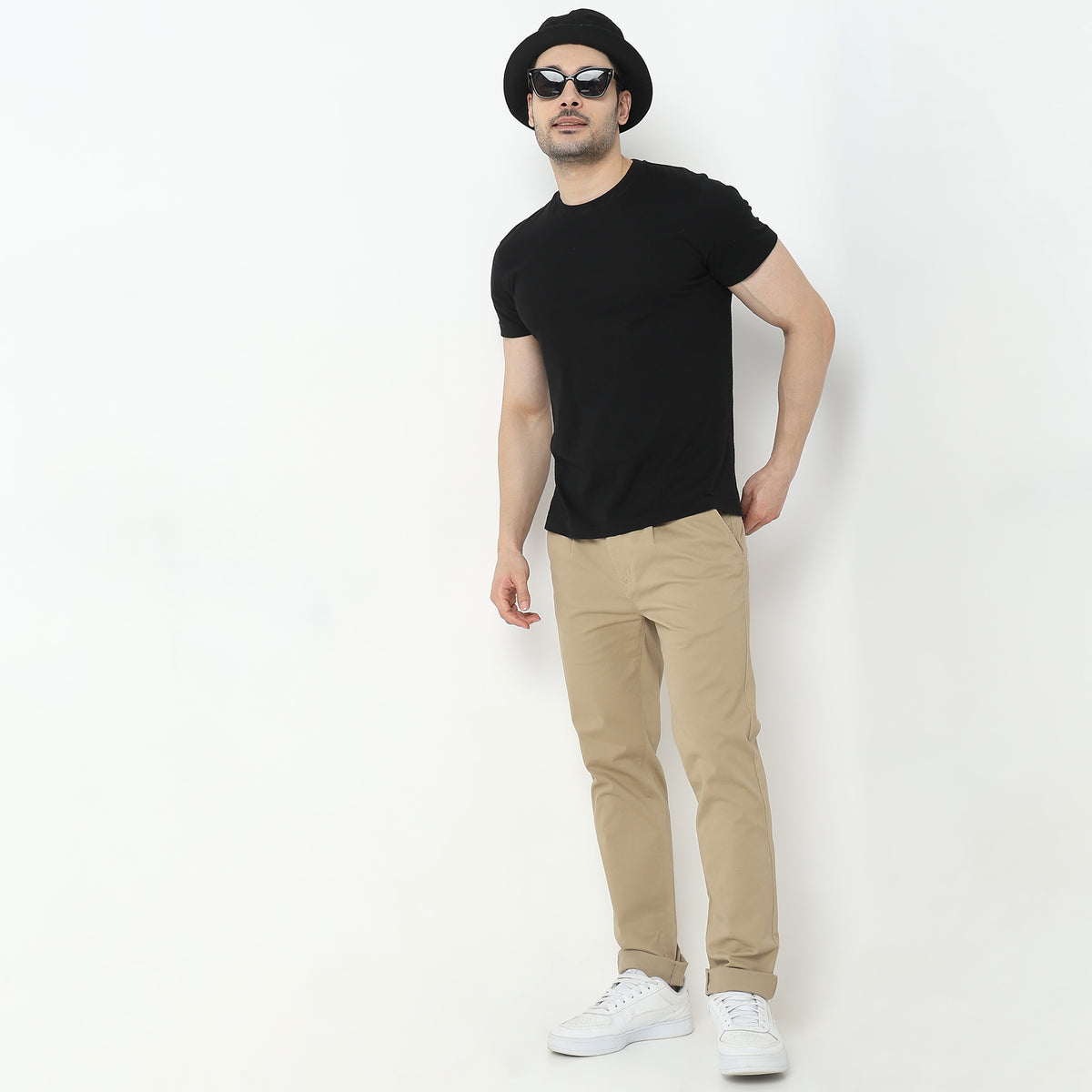 Regular Fit Solid Mid Rise Chinos