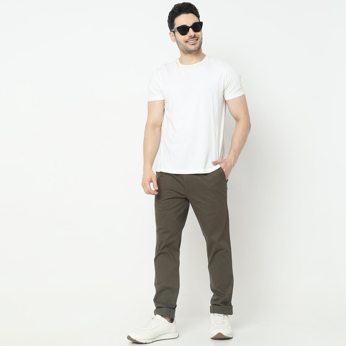 Regular Fit Solid Mid Rise Chinos