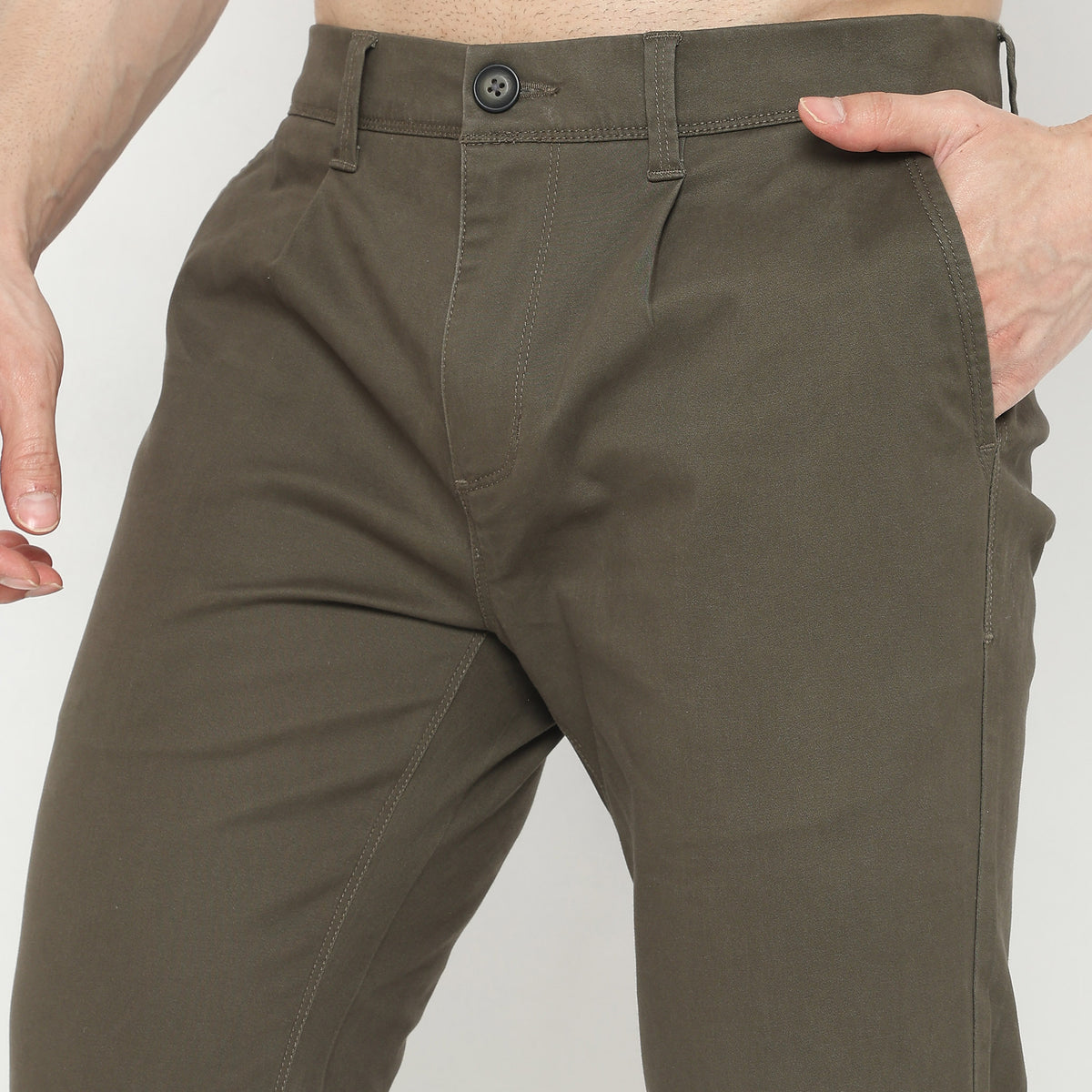 Regular Fit Solid Mid Rise Chinos