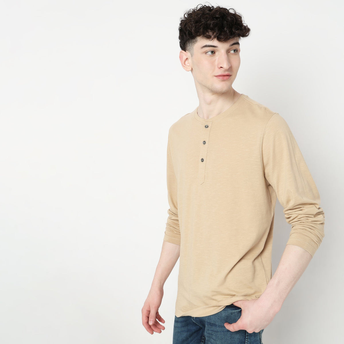 Men Wearing Regular Fit Solid T-Shirt