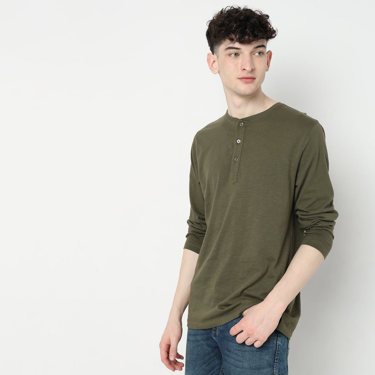 Men Wearing Regular Fit Solid T-Shirt