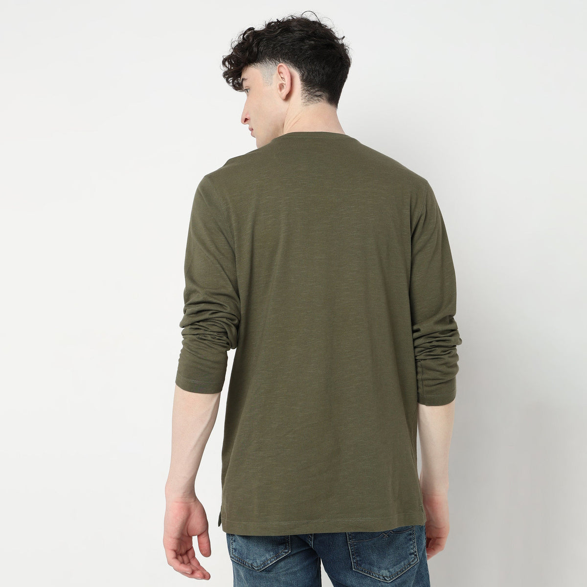 Men Wearing Regular Fit Solid T-Shirt