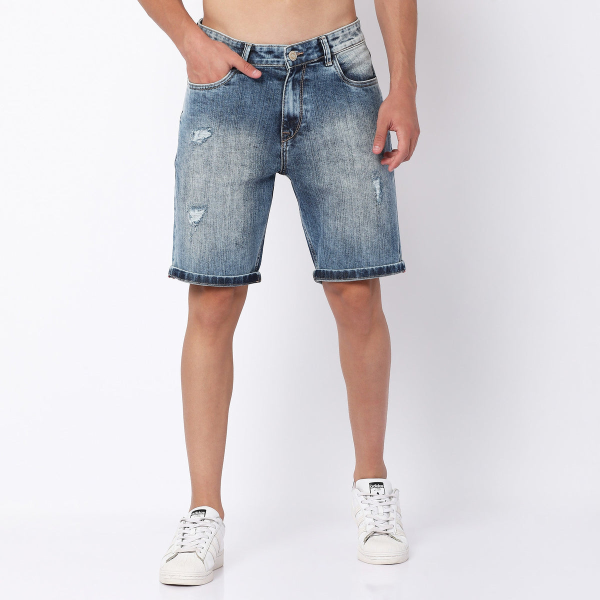 Men Wearing Regular Fit Distressed Low Rise Short