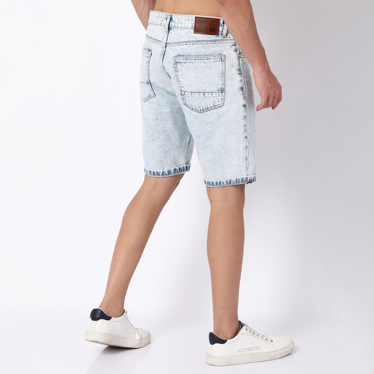 Men Wearing Regular Fit Distressed Low Rise Short