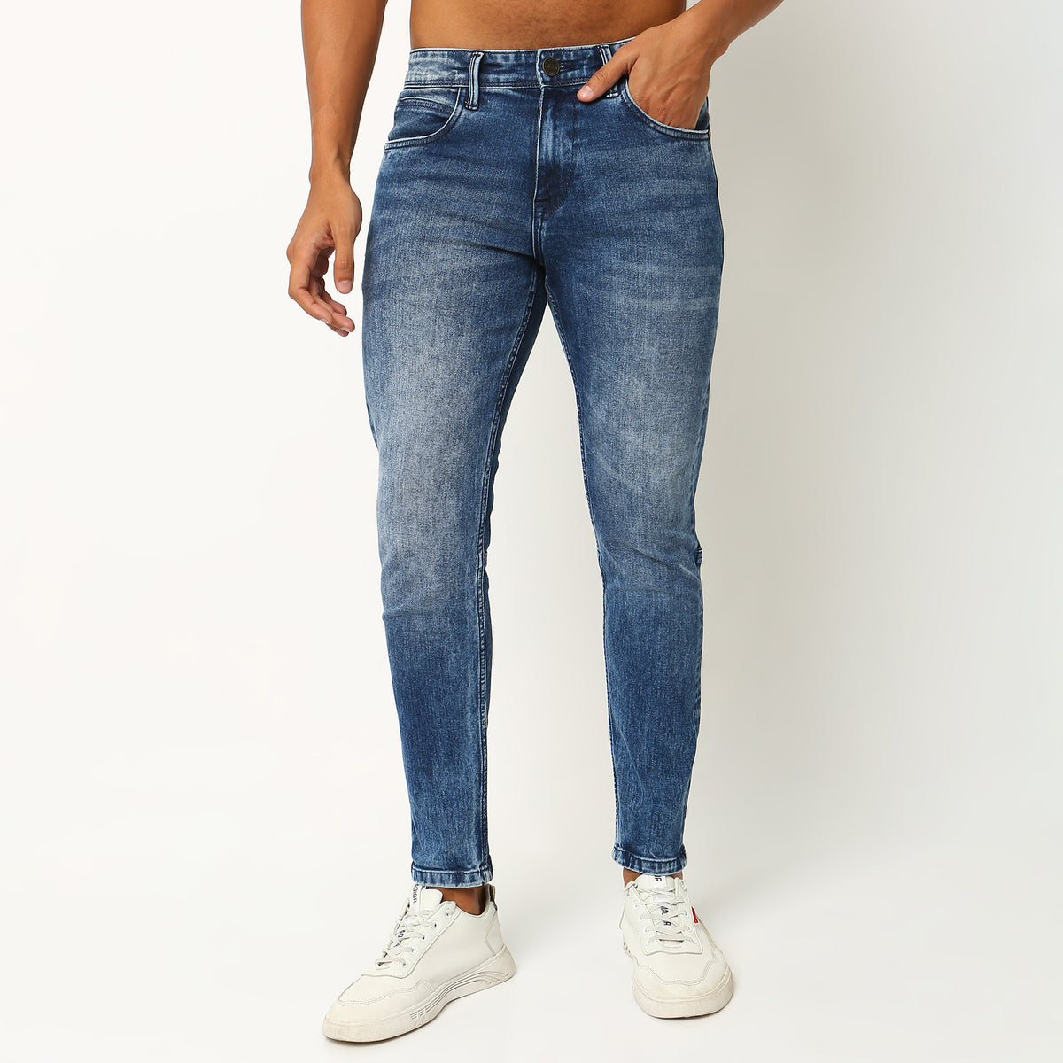 Men Wearing Skinny Comfort Solid Mid Rise Jeans