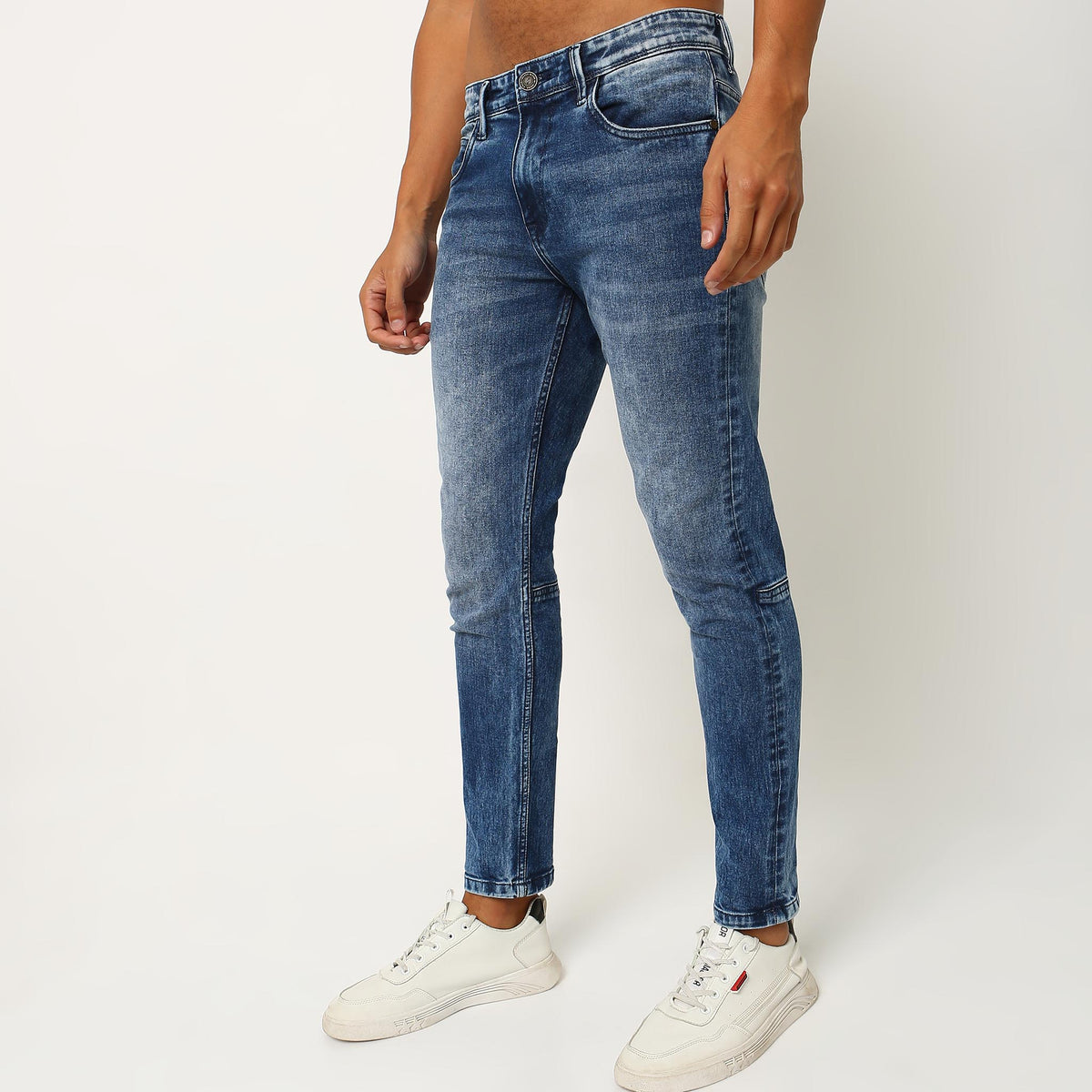 Men Wearing Skinny Comfort Solid Mid Rise Jeans