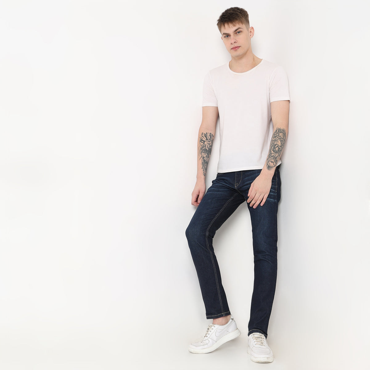 Straight Fit Solid Mid Rise Jeans