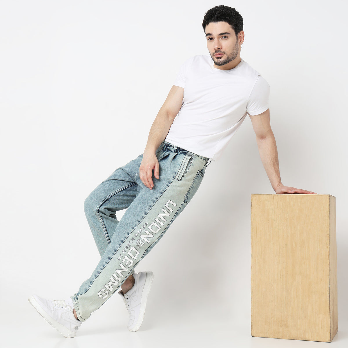 Baggy Fit Solid Mid Rise Jeans