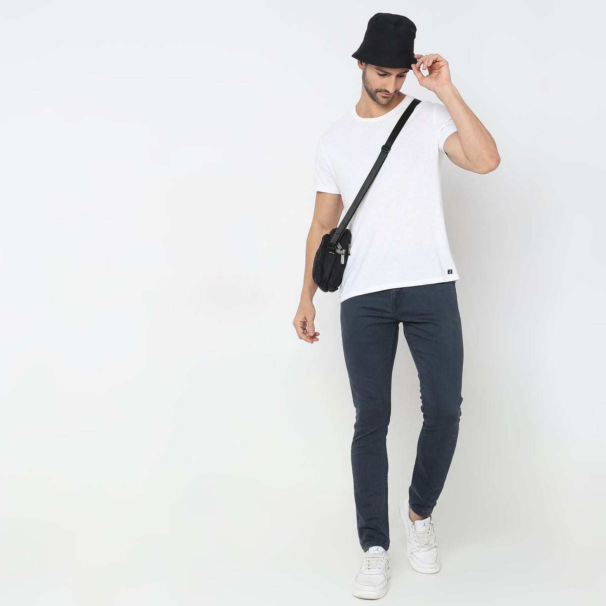 Straight Fit Solid Mid Rise Jeans