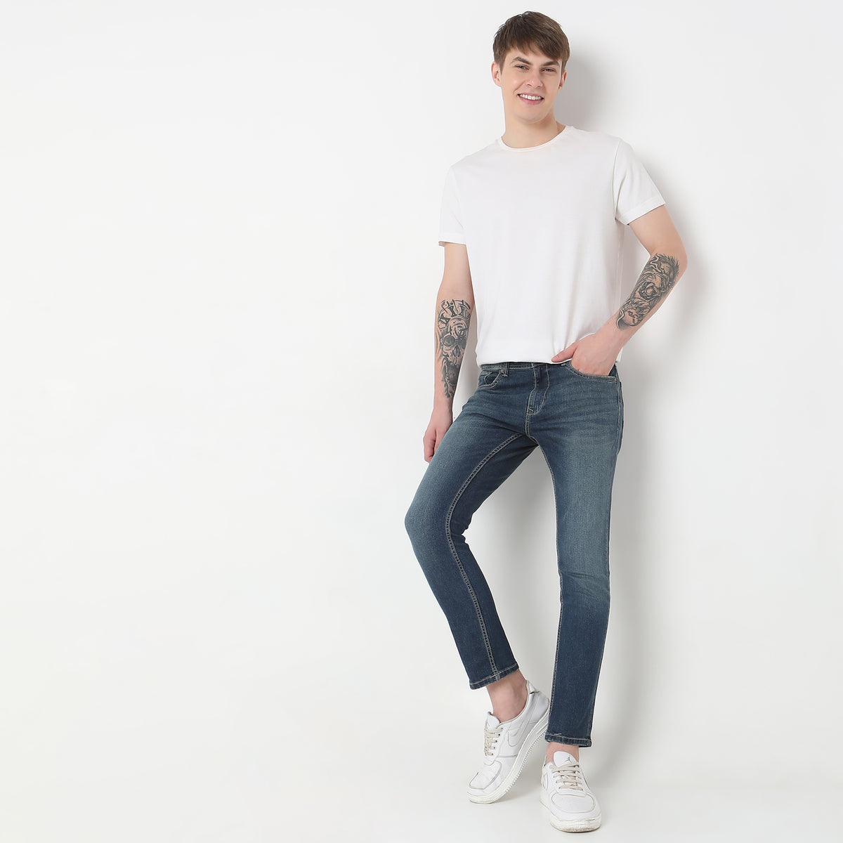 Slim Fit Solid Mid Rise Jeans