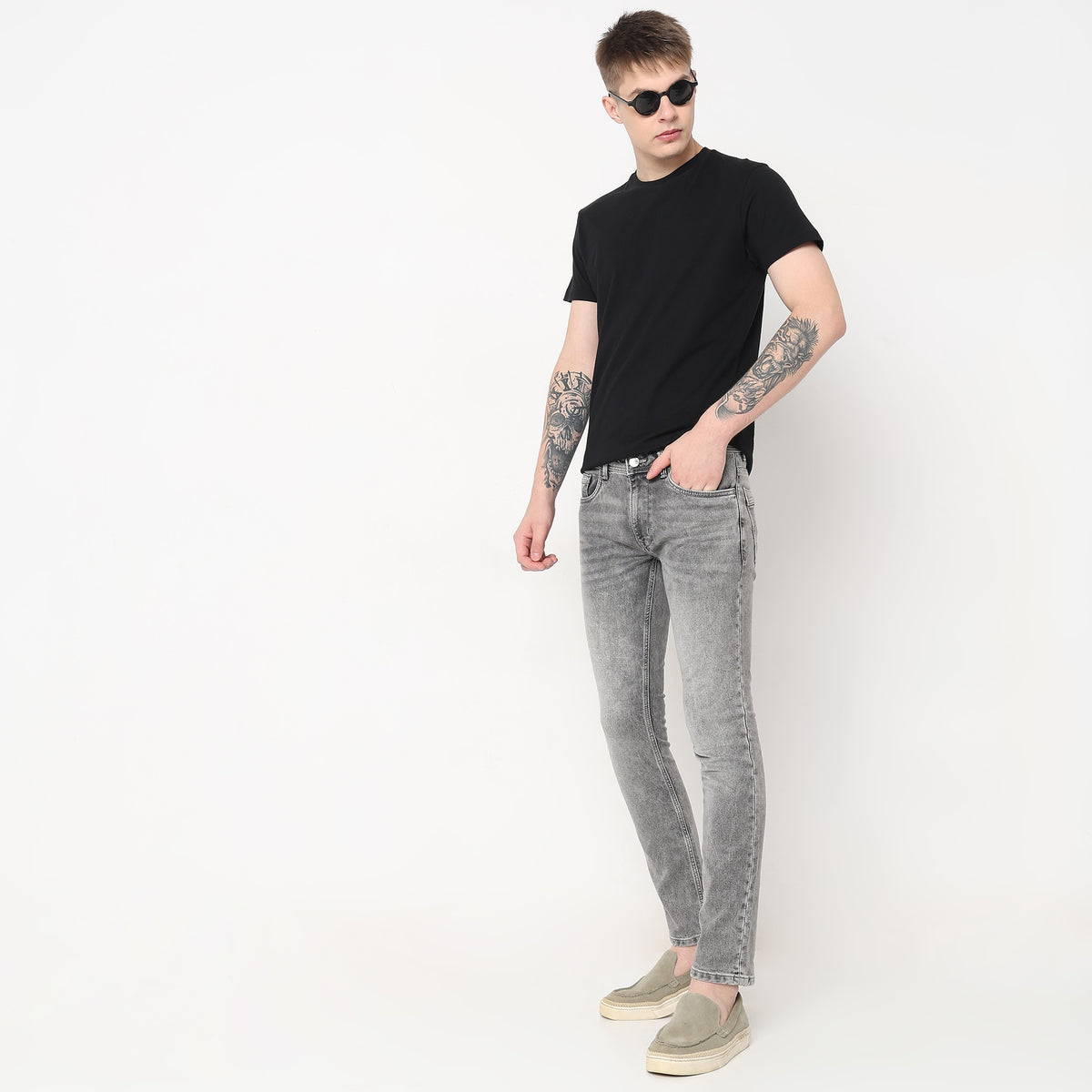 Slim Fit Solid Mid Rise Jeans