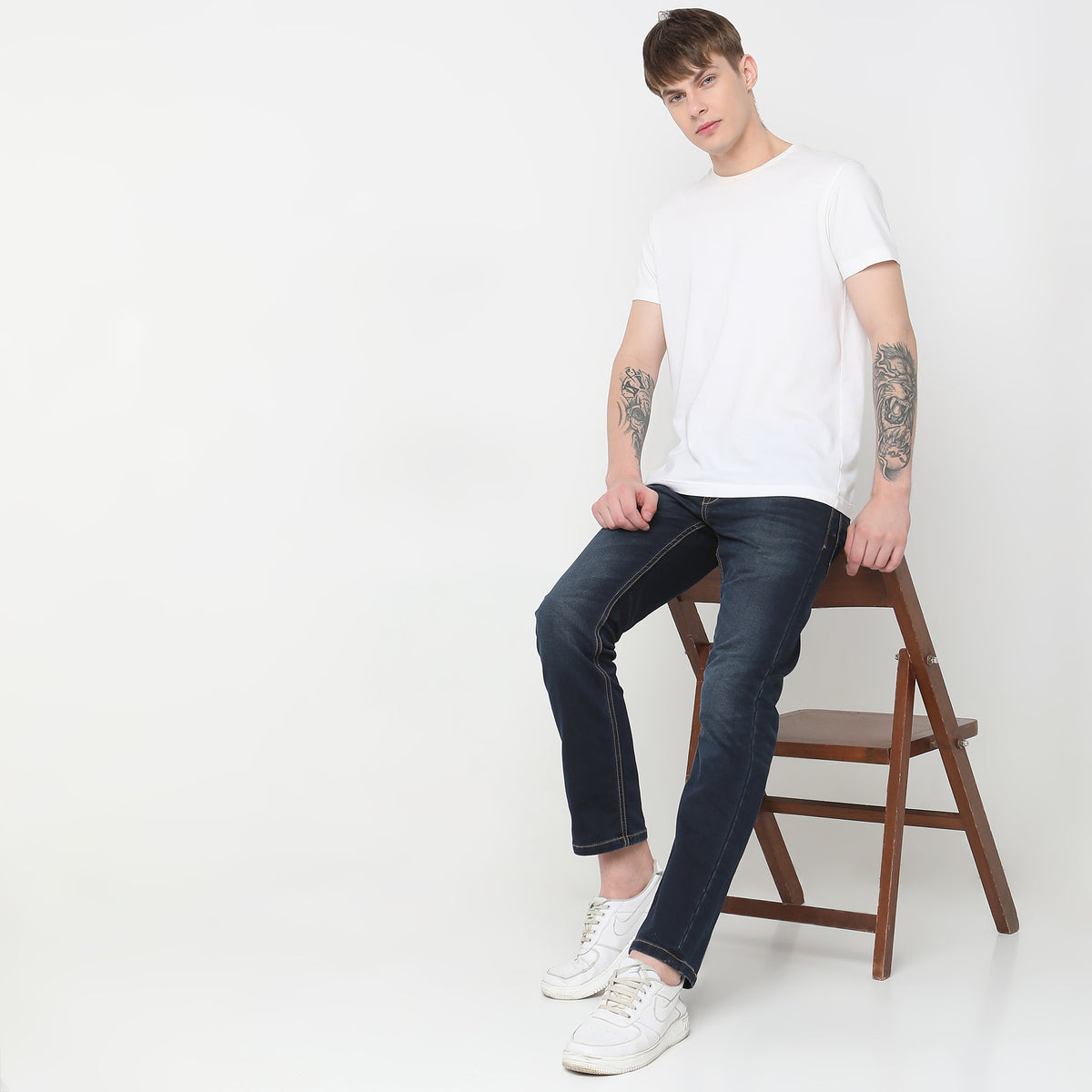 Straight Fit Solid Mid Rise Jeans