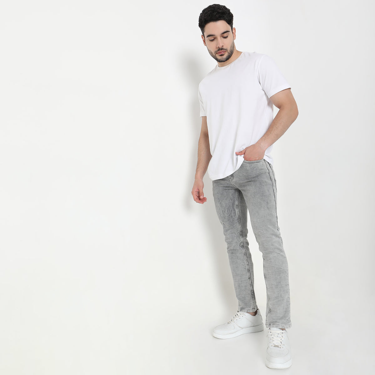 Slim Fit Solid Mid Rise Jeans