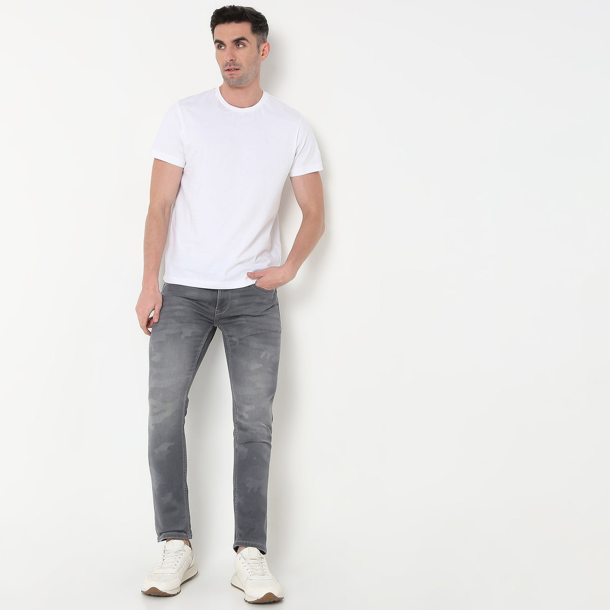 Slim Fit Solid Mid Rise Jeans