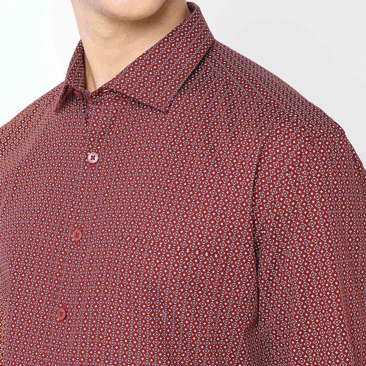 Men Wearing Regular Fit Printed Shirt