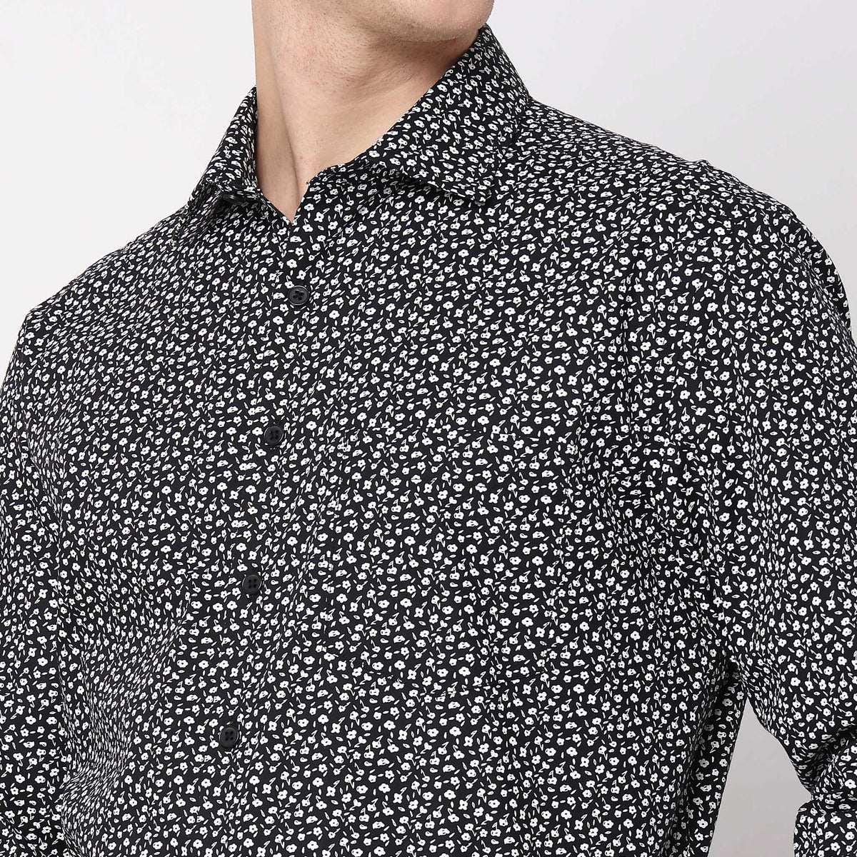 Men Wearing Regular Fit Printed Shirt