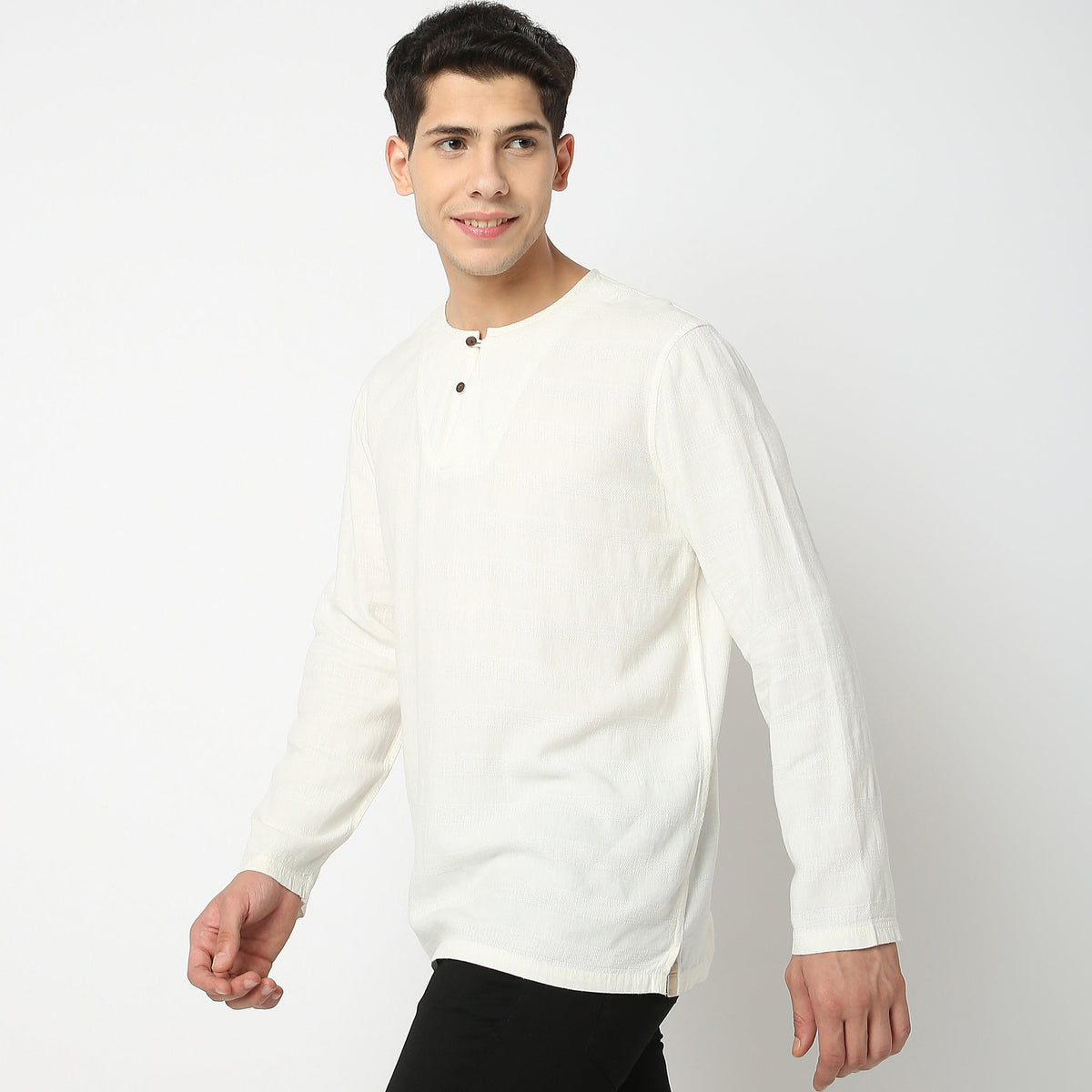 Men Wearing Slim Fit Solid Shirt