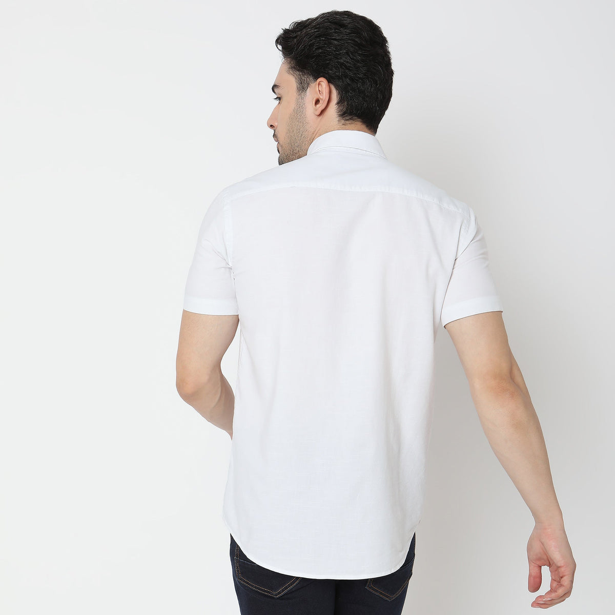 Men Wearing Regular Fit Solid Shirt