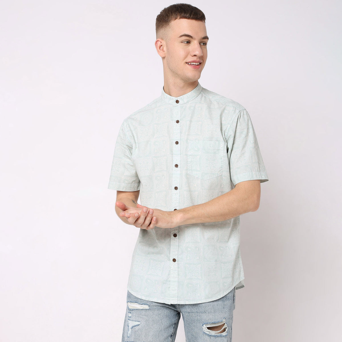 Men Wearing Regular Fit Printed Shirt