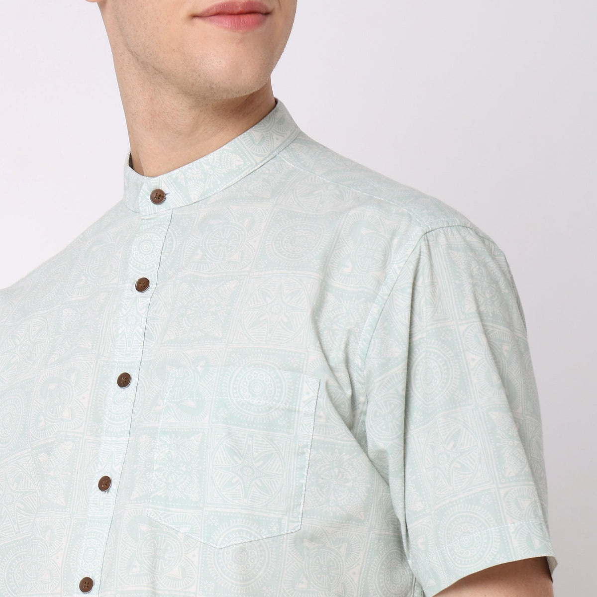 Men Wearing Regular Fit Printed Shirt