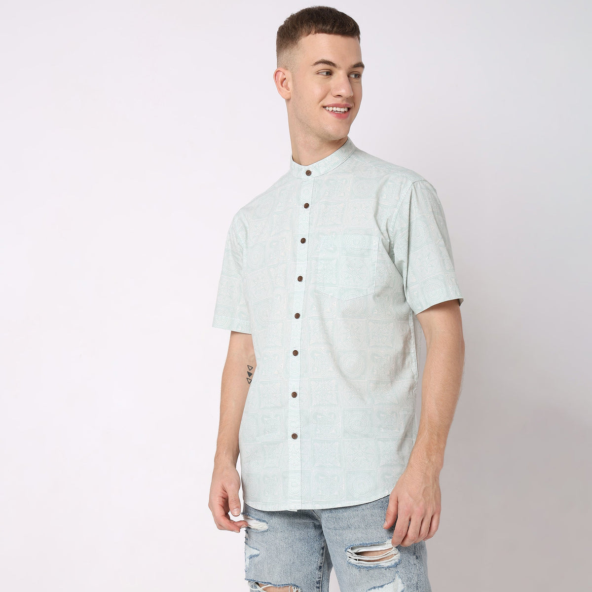 Men Wearing Regular Fit Printed Shirt