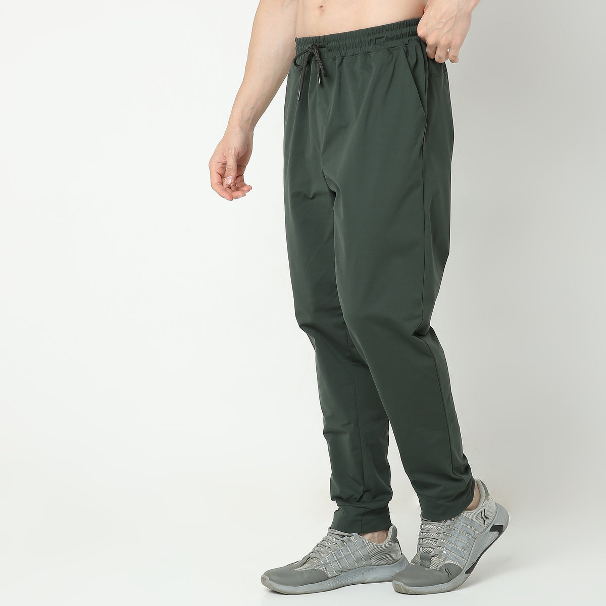 Regular Fit Solid Mid Rise Trackpants