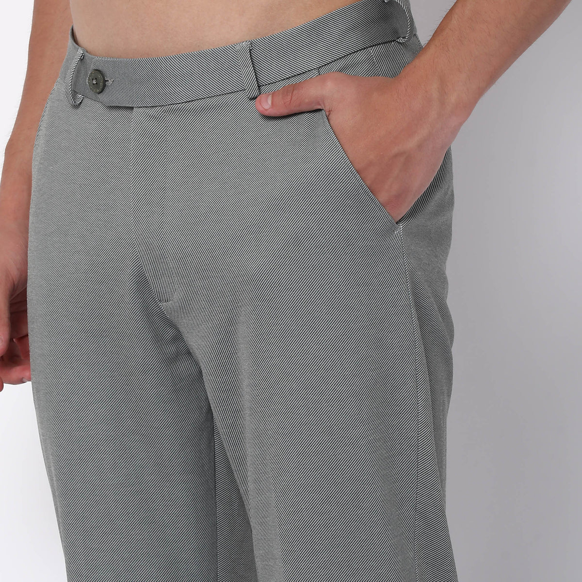 Regular Fit Solid Mid Rise Trousers