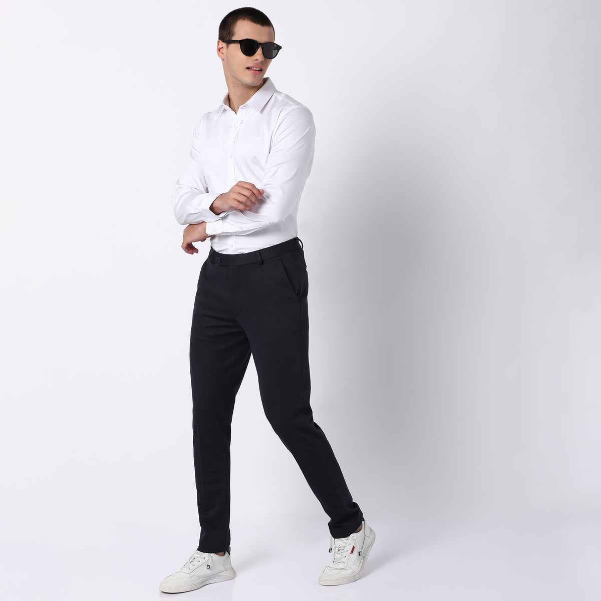 Regular Fit Solid Mid Rise Trousers