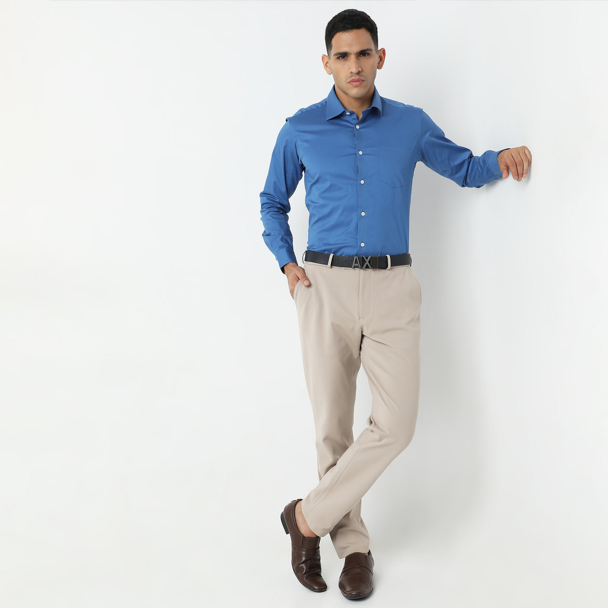 Regular Fit Solid Mid Rise Trousers