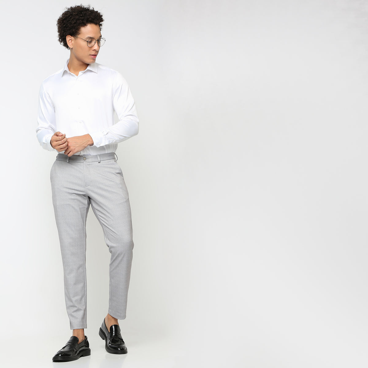 Regular Fit Solid Mid Rise Trousers