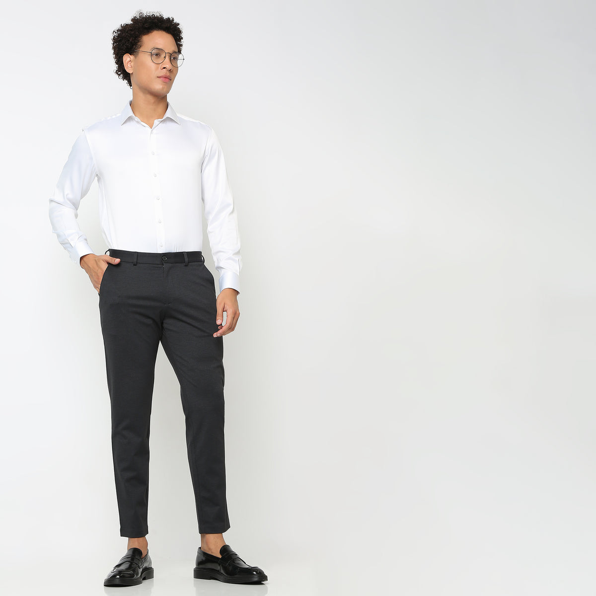 Regular Fit Solid Mid Rise Trousers