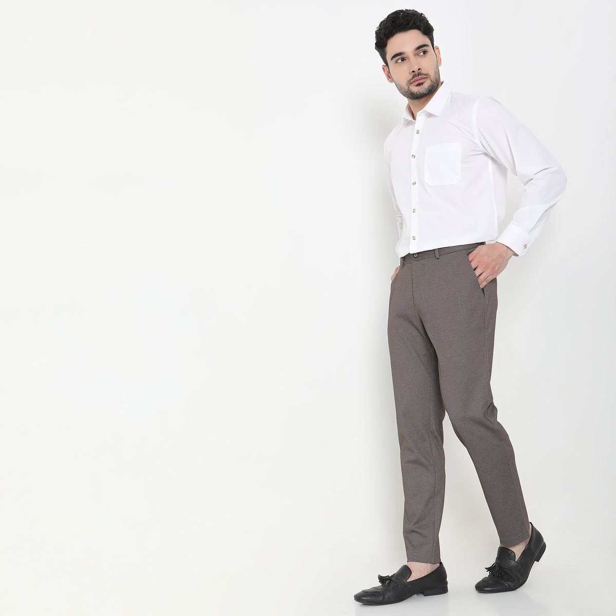 Regular Fit Solid Mid Rise Trousers