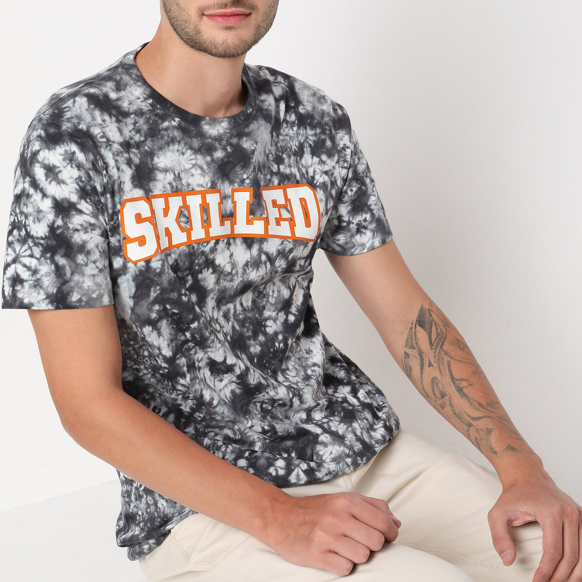 Men Wearing Regular Fit Tie - Dye T-Shirt