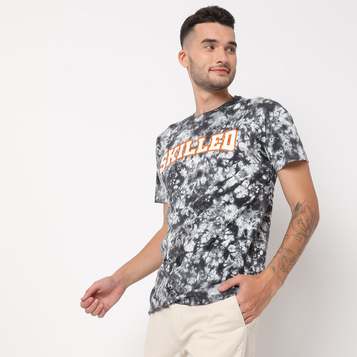 Men Wearing Regular Fit Tie - Dye T-Shirt