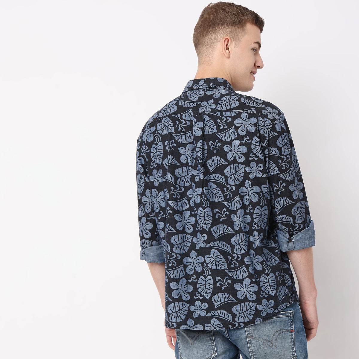 Men Wearing Regular Fit Printed Shirt