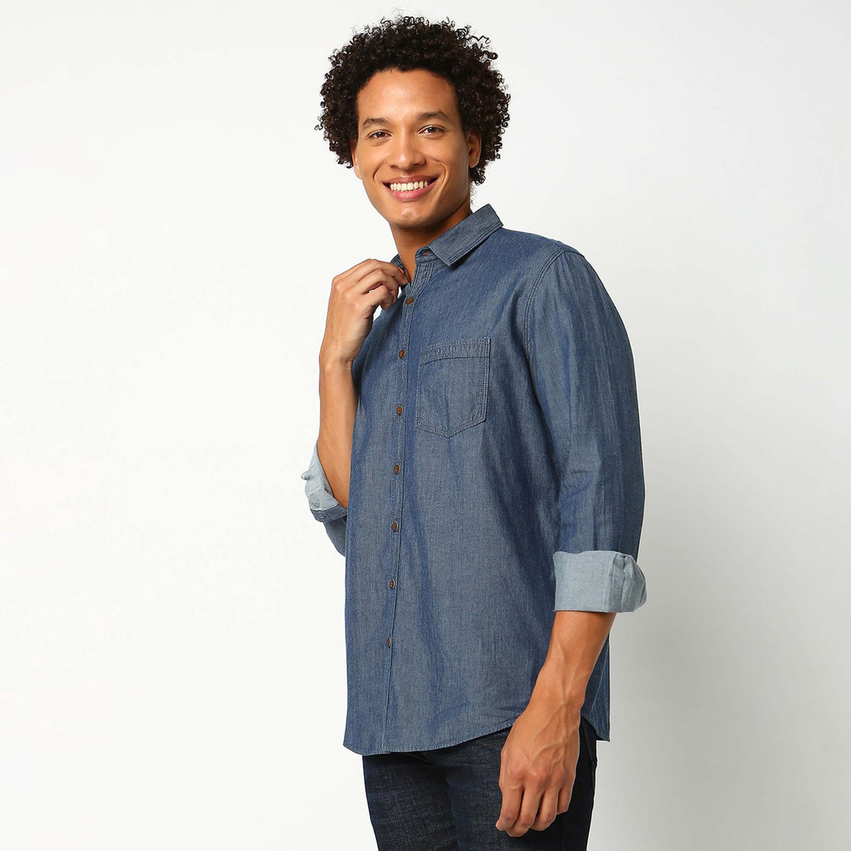 Men Wearing Regular Fit Solid Shirt