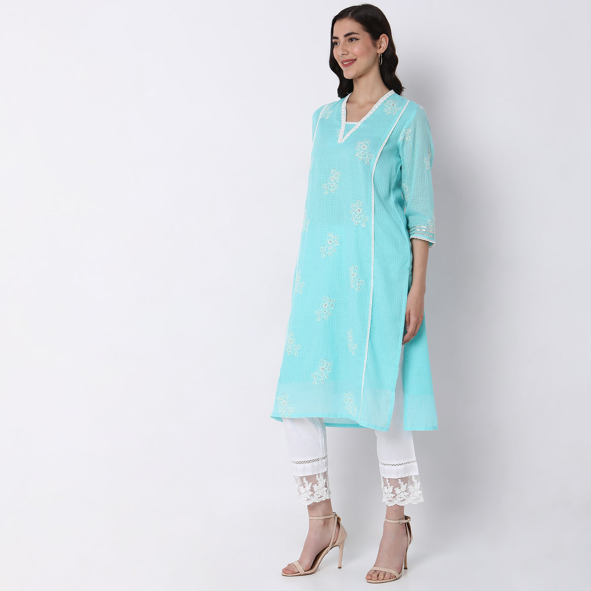 Straight Fit Embroidered Kurta