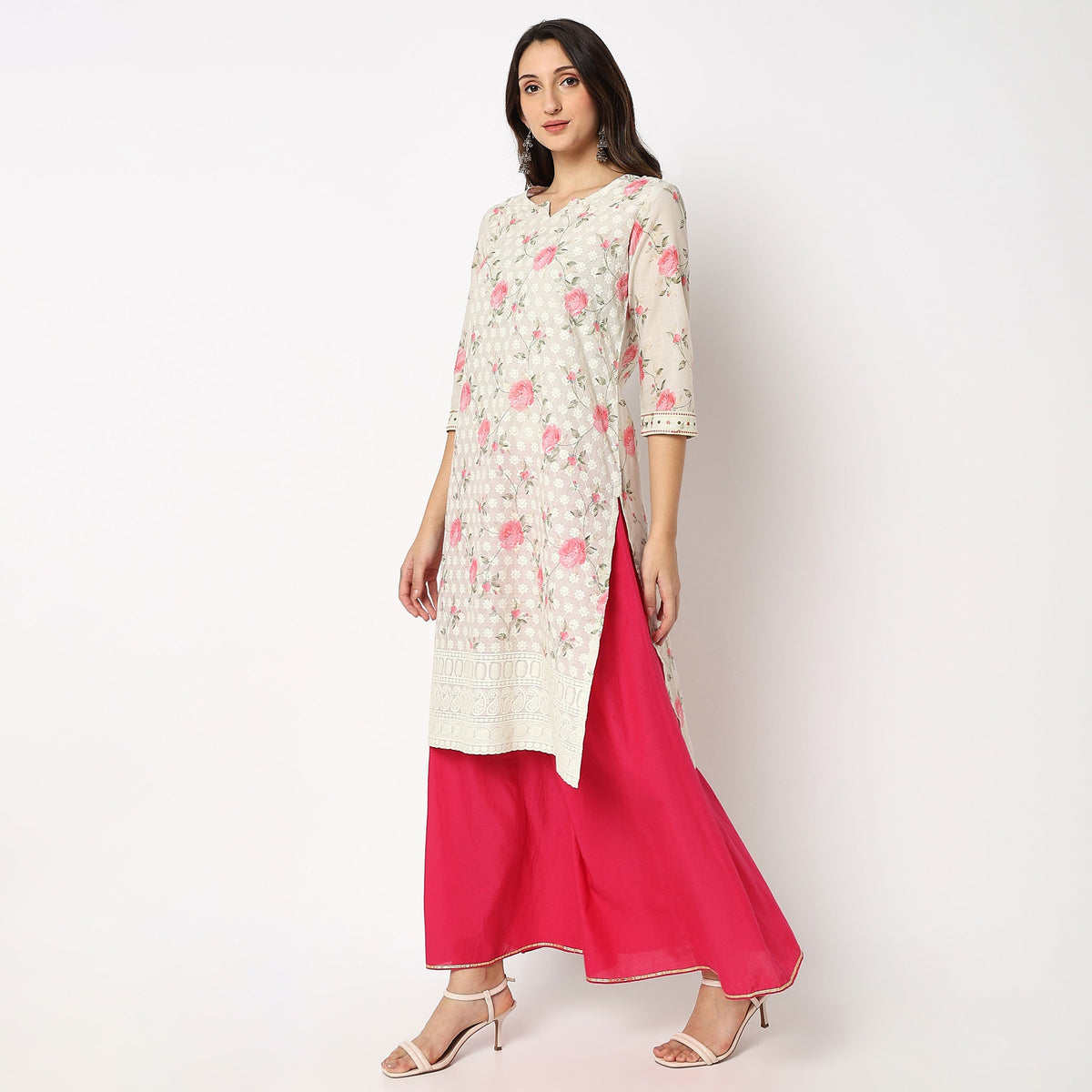 Women Wearing Straight Fit Printed Kurta